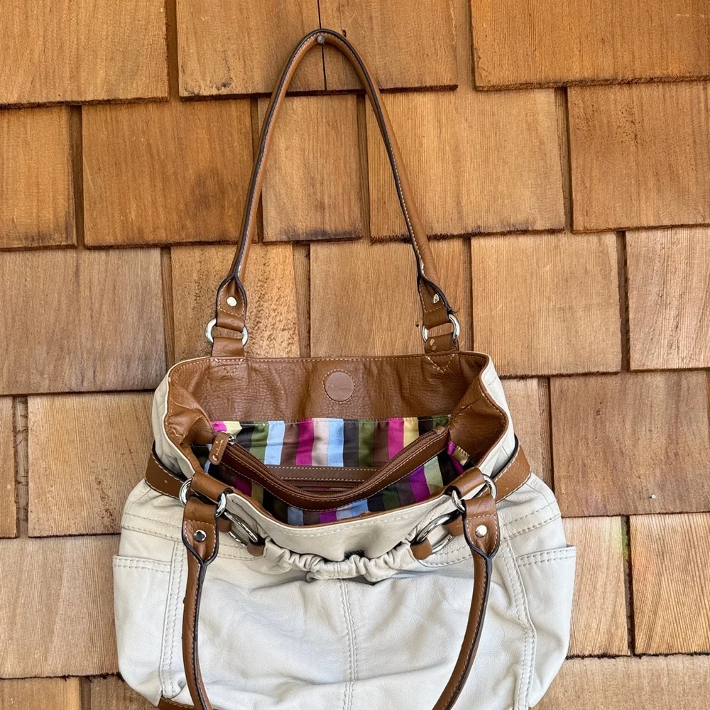 Tignanello Cream and Tan Leather Shoulder Bag and wallet - Picture 2 of 5